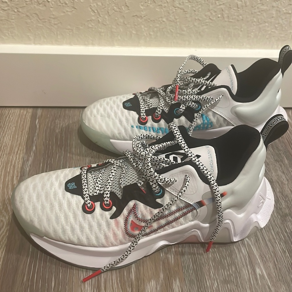 NWOT Nike Giannis Immortality White Clear